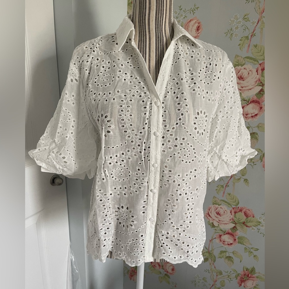 Brand new, cute white eyelet top